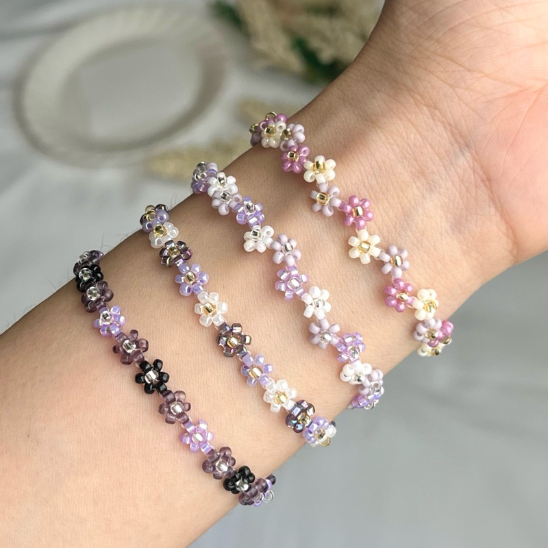 สร้อยข้อมือดอกไม้ลูกปัดญี่ปุ่น handmade กำไลลูกปัดดอกไม้ โทนสีหวานละมุน ม่วง ชมพู