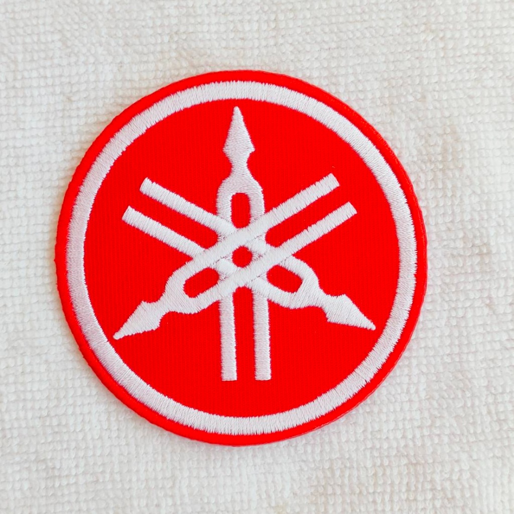 ตัวรีดติดเสื้อ อาร์มติดเสื้อ โลโก้ ตรา ยี่ห้อ มอเตอร์ไซค์ Yamaha Patch ยามาฮฺ่า ตกแต่งเสื้อผ้า สติ๊กเกอร์ติดเสื้อ DIY