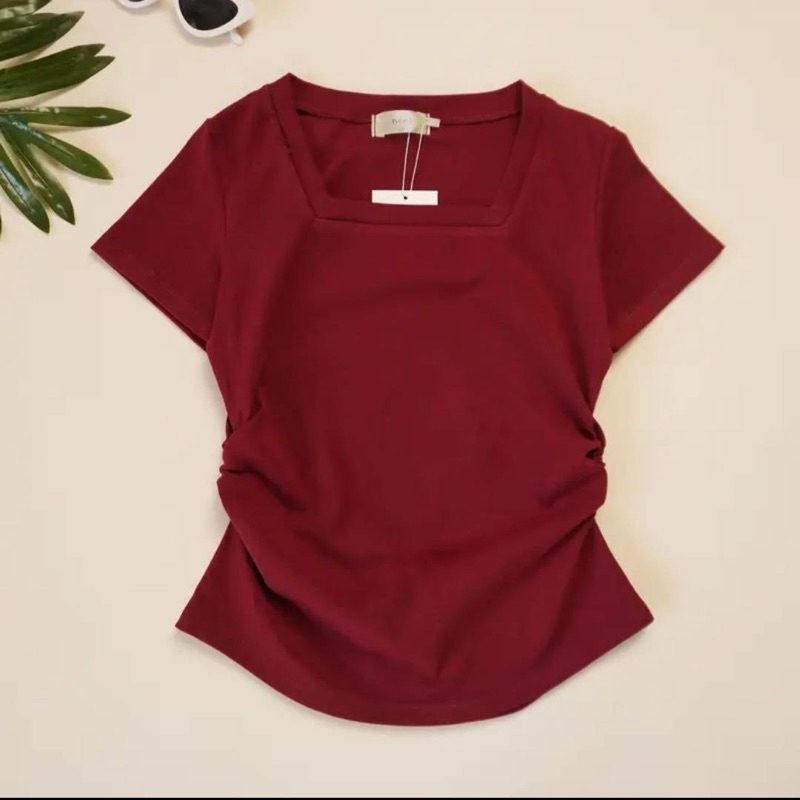 เสื้อยืดคอตตอนยูนิโคล่ คอเหลี่ยมหยุมข้าง