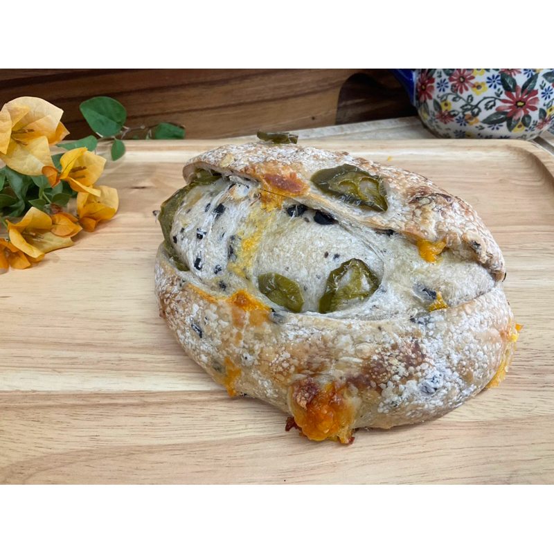 Olive / Jalapeño & Cheddar Cheese Sourdough Bread ขนมปังซาวโดว์ 600-630g อบใหม่ๆ ทุกออเดอร์ - รูปที่ 2