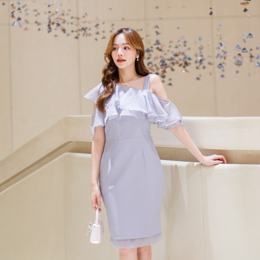 La Mignonne (XS-3XL) Azalea Flora Dress เดรสใส่ออกงาน เดรสปาดไหล่ แต่งระบายผ้าออแกนดี้ช่วงอก