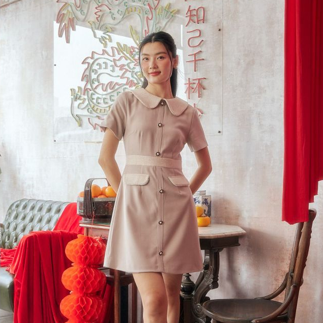 La Mignonne (XS-3XL) Aubrey Lauren Dress เดรสใส่ทำงาน ใส่เที่ยว คอบัว ดีเทลล์กระดุมมุกแต่งหลอก