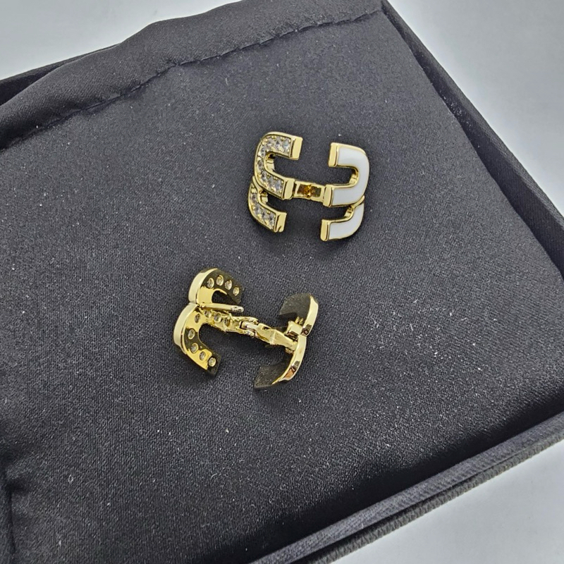 M M logo-plaque stud earrings ต่างหู มิว มิว ตัวโลโก้ ใส่ได้ 2 ด้าน พร้อมส่งในไทย ฝั่งเพชร และ สี งานสวย เคลือบอย่างดี