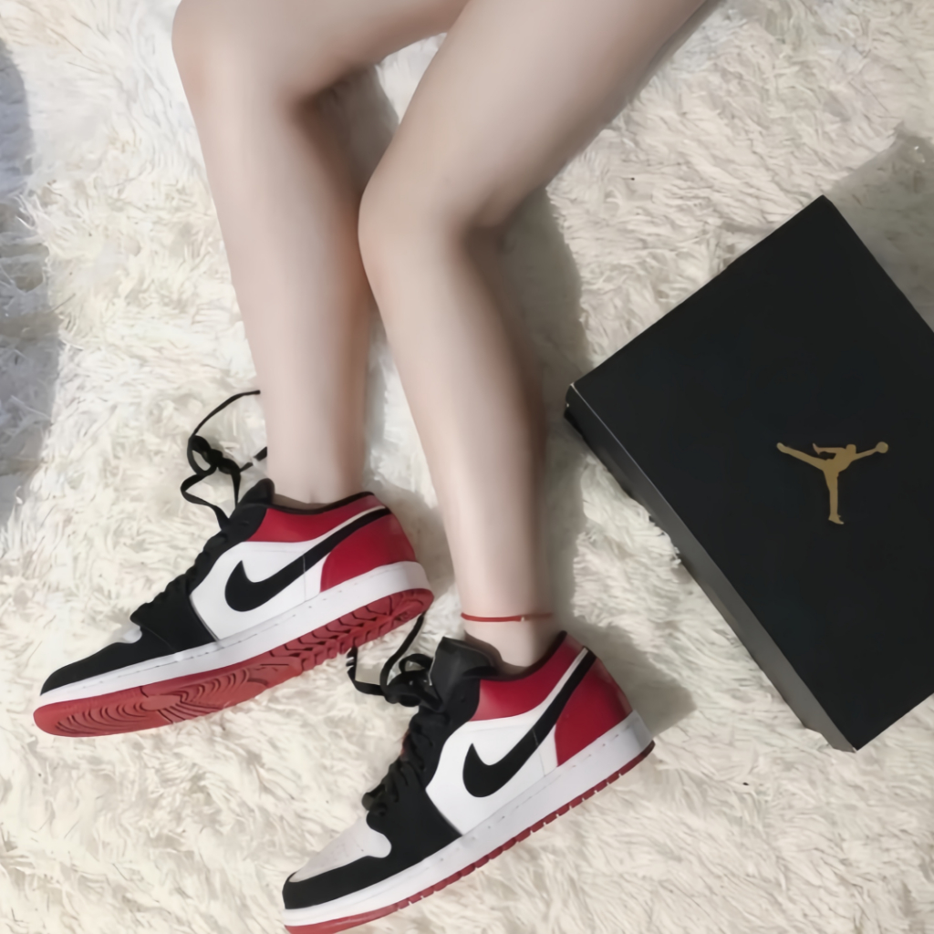 Nike Air Jordan 1 Low Black Toe Black, Red and White style Running shoes sneakers ของแท้ 100 %