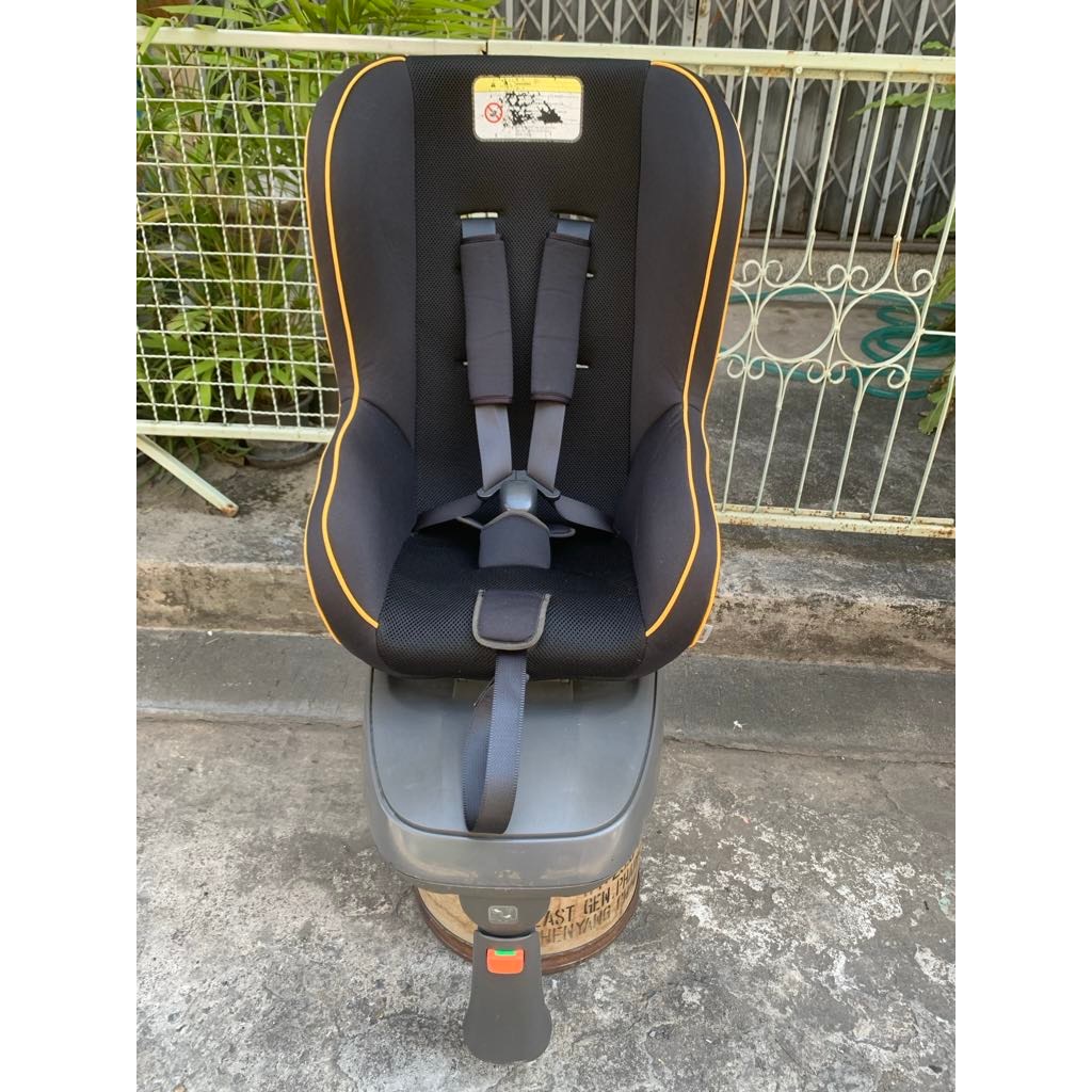 TAKATA คาร์ซีท ติดตั้งระบบ ISOFIX **มือสอง**