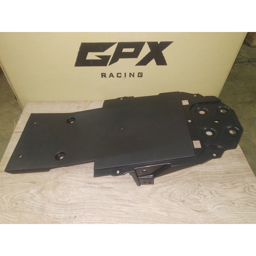 บังโคลนหลังตัวใน GPX Demon GR 200 R สินค้าใหม่ ของแท้ศูนย์ครับ