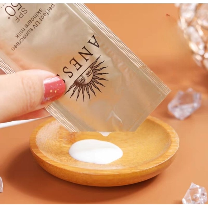 ครีมกันแดด เนื้อบางเบาคุมมันกันน้ำ อเนสซ่าPerfect UV Sunscreen Skincare Milk SPF50+ PA++++ สินค้า