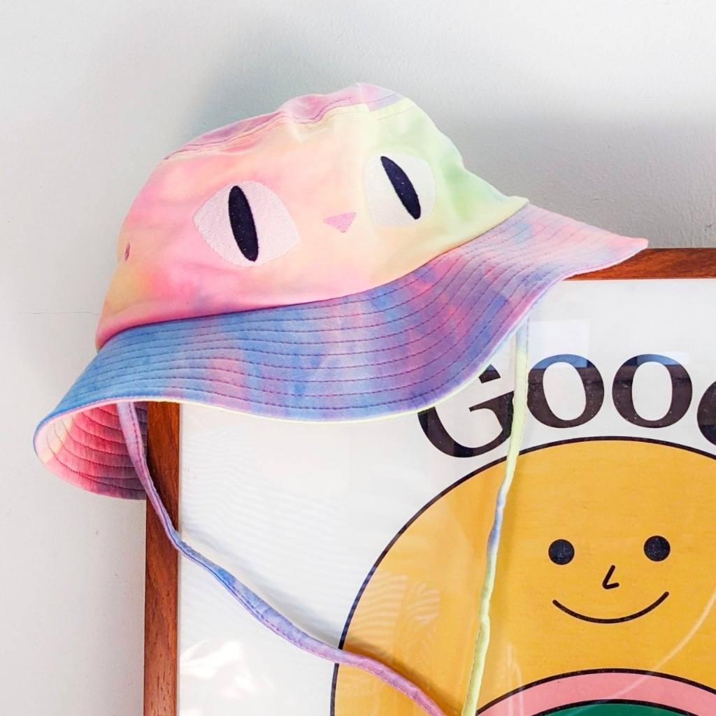 หมวกปีกมัดย้อมปักตาแมว Big eyes bucket hat