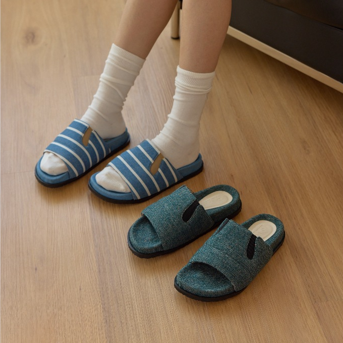 (เก็บโค้ดลด 30% หน้าร้าน)The Street Wear Studio - December Sandals l รองเท้าแตะ บุฟองน้ำใส่สบายมากๆ (36-42)