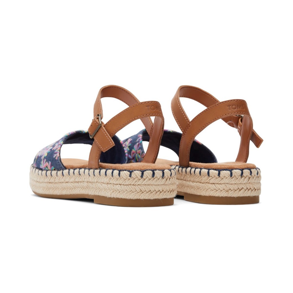 TOMS รองเท้าแตะลำลองผู้หญิง รุ่น Abby Navy Multi Embroidered Floral Leather (CC) รองเท้าลิขสิทธิ์แท้