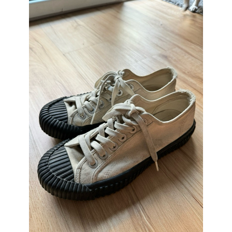 รองเท้า Excelsior สีขาวพื้นยางดำ ไซส์ 240