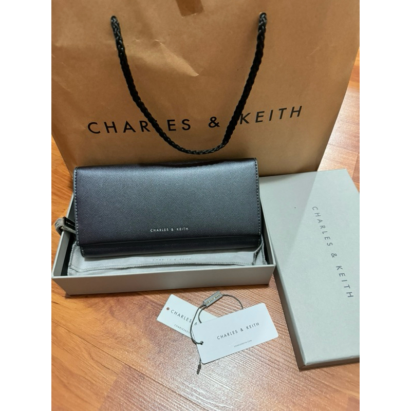 ส่งต่อ CHARLES & KEITH กระเป๋าสตางค์  รุ่น Tassel Detail Long Wallet พร้อมกล่อง ถุงผ้า และถุงกระดาษ