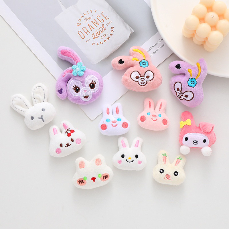 ((พร้อมส่ง)) เข็มกลัดตุ๊กตา น้องกระต่าย