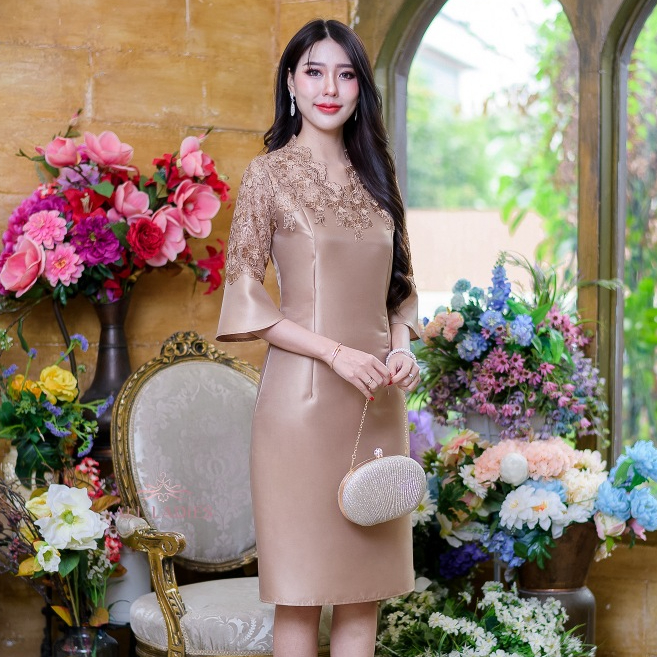 All Ladies  เดรสลูกไม้ผ้าไหมคอตั้ง งานสวยหรู ดีไซน์แต่งลูกไม้ช่วง อก คอและแขนเสื้อ ดีไซน์สวยหรูหรา ออกงานสวยแน่นอนค่ะ