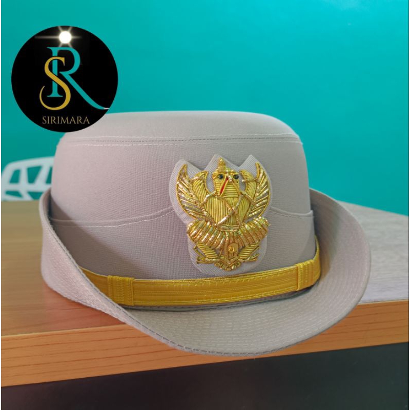 หมวกหม้อตาลข้าราชการหญิงสีกากีหน้าครุฑปักดิ้นทอง พร้อมซองหมวกกันเปื้อน