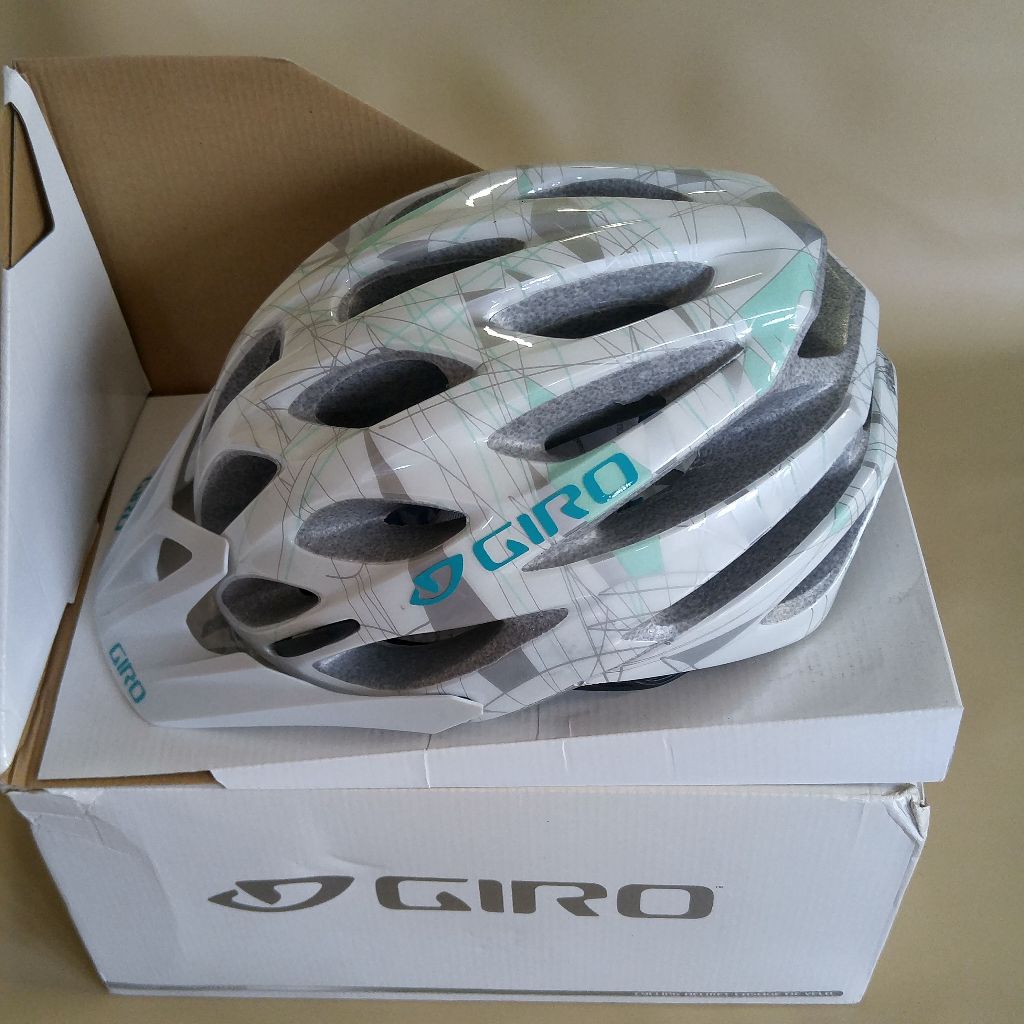 Giro Cycling Helmet (Women)