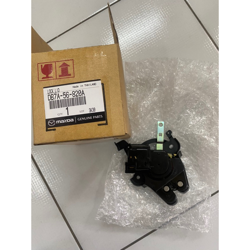 กลอนฝาท้าย มาสด้า2 skyative 4ประตู แท้ศูนย์ กลอนฝาปิดท้าย - รูปที่ 4