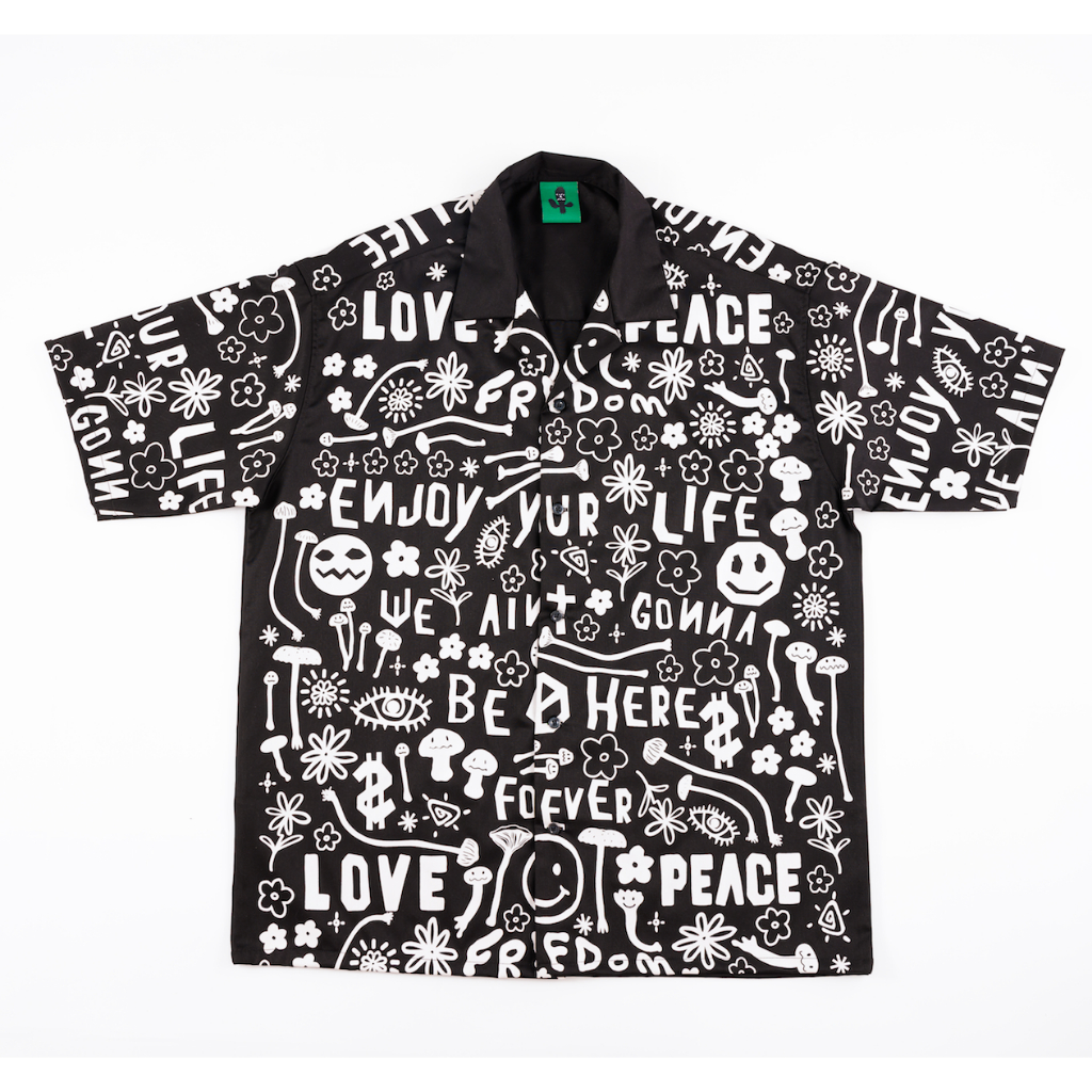 blackcactus เสื้อเชิ๊ตสีดำพิมพ์ลาย  LOVE PEACE pattern bs217