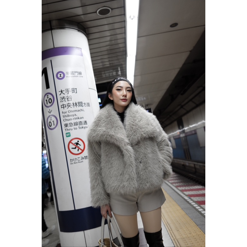 (พร้อมส่ง!) เสื้อโค้ทขนเฟอร์ Faux fur แบบสั้น ปกใหญ่ สีสวยมากก ด้านในบุอย่างดี - รูปที่ 5