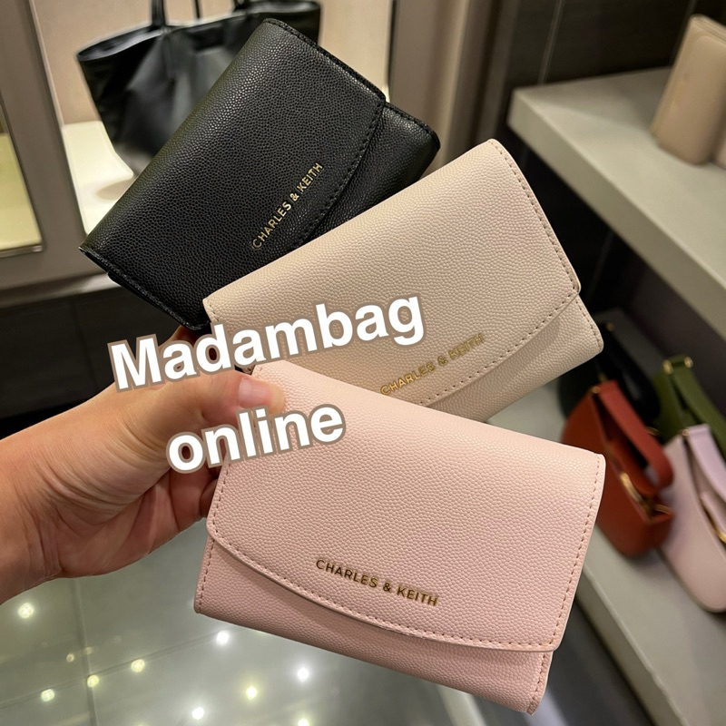 CHARLES & KEITH Small Envelope Wallet กระเป๋าสตางค์ใบสั้น