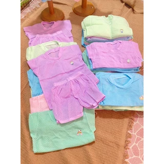 เสื้อกล้ามเด็กเสื้อกล้ามรู คละสี ฟรีไซส์ เหมาะสำหรับน้องอายุ 3-24 เดือน (สีจะเปลี่ยนไปตามรอบการผลิต)