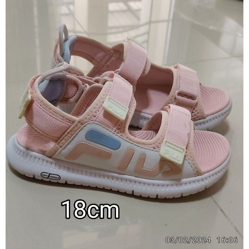 Fila รองเท้าลำลองเด็กมือสองสภาพสวย
