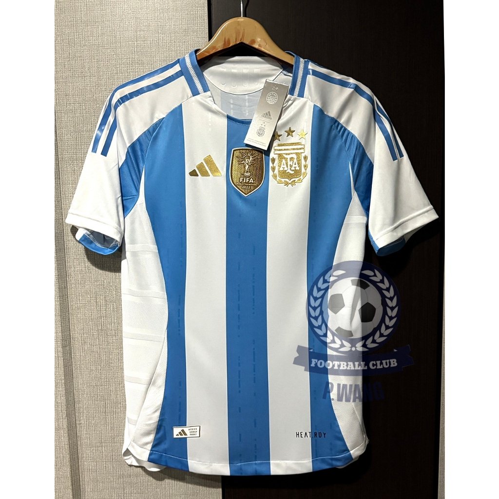 เสื้อฟุตบอล - [เกรด PLAYER.] ทีมชาติ อาเจนติน่า เหย้า Home ปี 2023-2024 ฟลูออฟชั่นชื่อและเบอร์ หน้าและหลัง