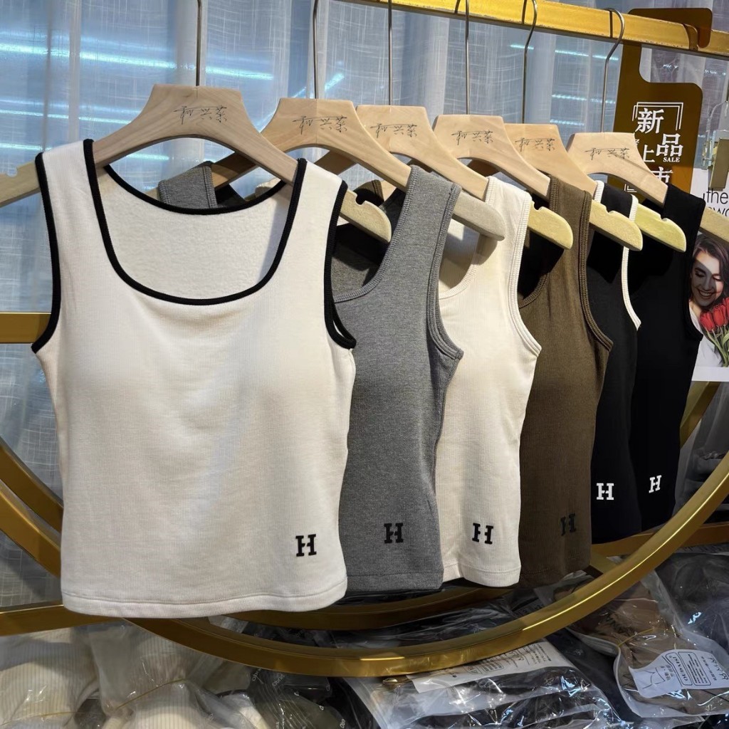 เสื้อกล้าม ผ้าร่อง มีบราในตัว เนื้อผ้าพรีเมียม งานดีมาก "สินค้าพร้อมจัดส่ง"