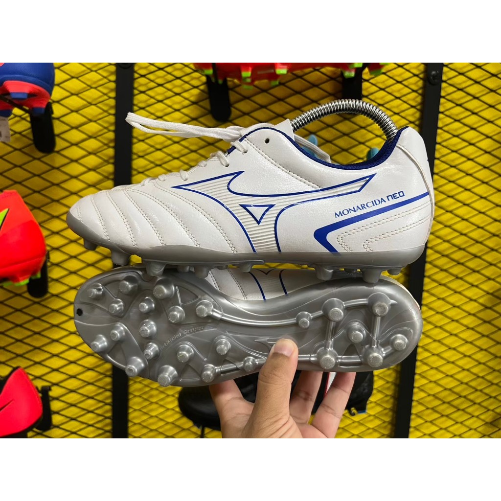 รองเท้าฟุตบอลมือสอง Mizuno ไซส์255/40