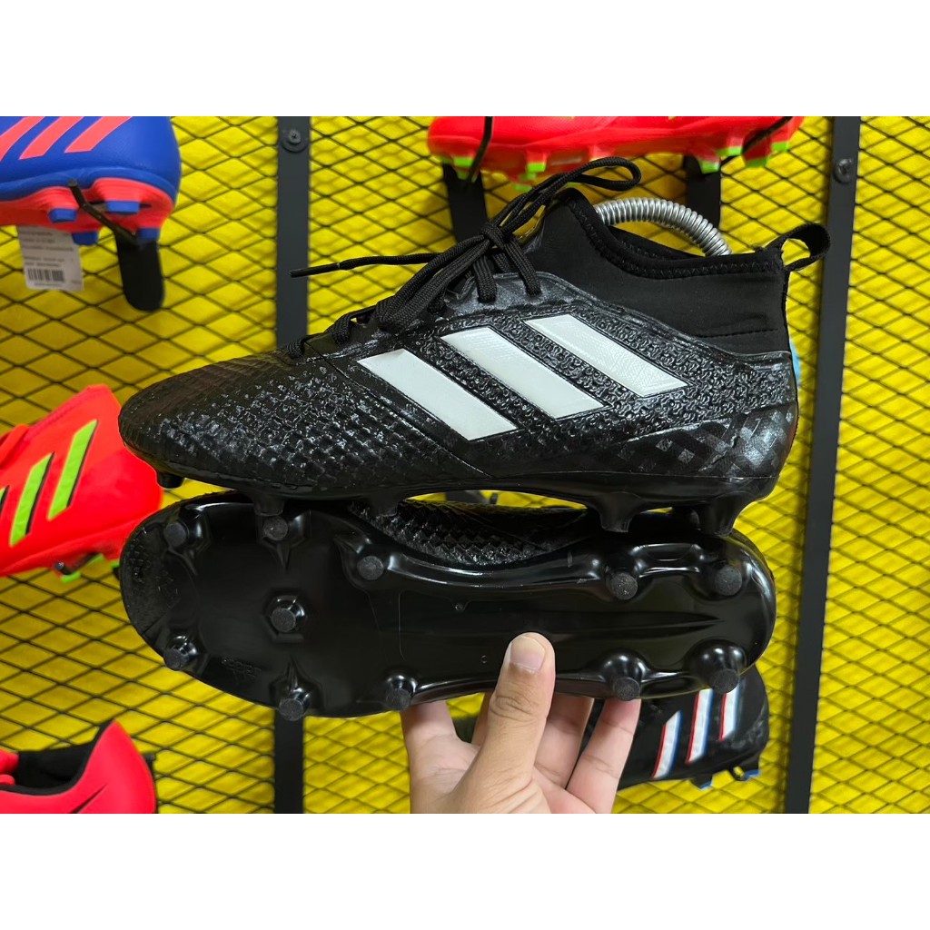 รองเท้าฟุตบอลมือสอง Adidas ไซส์255/40.5