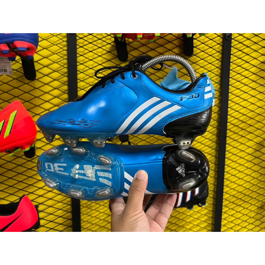 รองเท้าฟุตบอลมือสอง Adidas ไซส์255/40.5