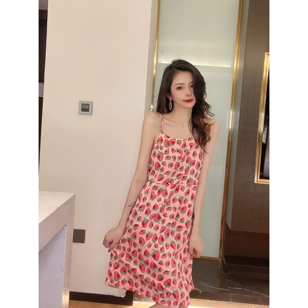 เดรสสายเดี่ยวลายสตรอเบอร์รี่ มินิ/เหนือเข่าทรงเอ เป็นผ้ายืดแบบค่อนข้างบาง ใส่แล้วไม่ร้อนเย็นสบาย(size S-2XL) สไตล์เกาหลี