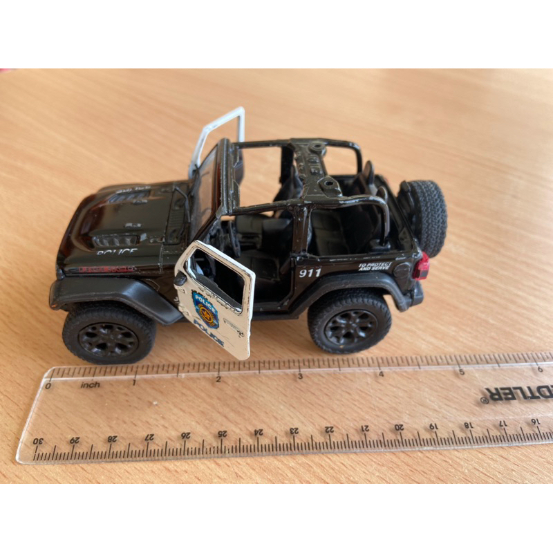 โมเดลรถเหล็ก Jeep Wrangler จิ๊บตำรวจสีดำเงา ขนาด:1/34 KiNSMART 2018 ของเล่นเด็ก ของเล่นสะสม งานมือสอง