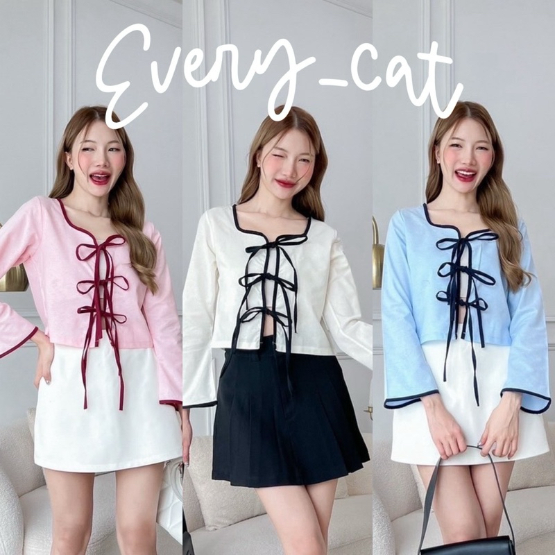 A104 - cookies bear ครอปแขนยาวปลายแขนบาน ทรงคอเหลี่ยมกุ้นตัดขอบสีผูกโบว์