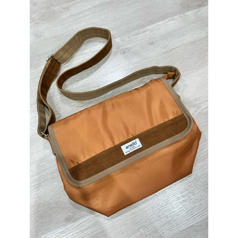Anello Unisex Bag กระเป๋าสะพาย สีน้ำตาล