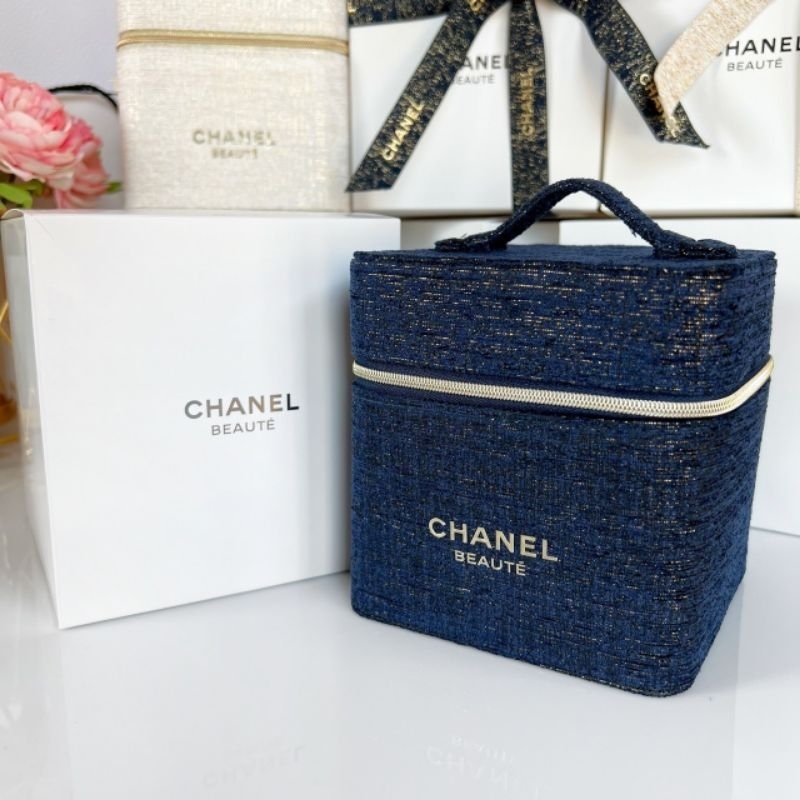 Chanel Beaute Makeup Box Bag VIP Collection 2023 : สียีนส์