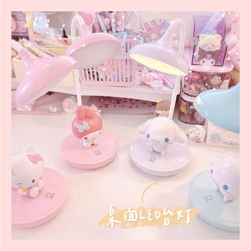 Sanrio โคมไฟตั้งโต๊ะ LED รูป Cinnamon Rolls Kuromi ขนาดเล็ก สําหรับหอพัก ห้องนอน