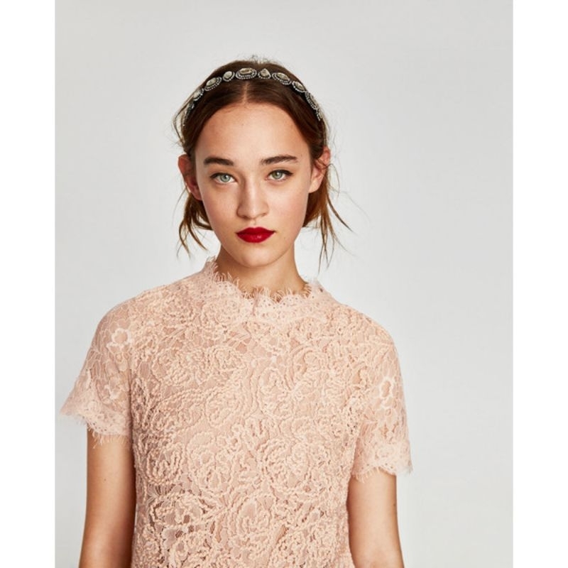Zara embroidered lace t-shirt เสื้อลูกไม้ซิปหลังสีโอลด์โรส