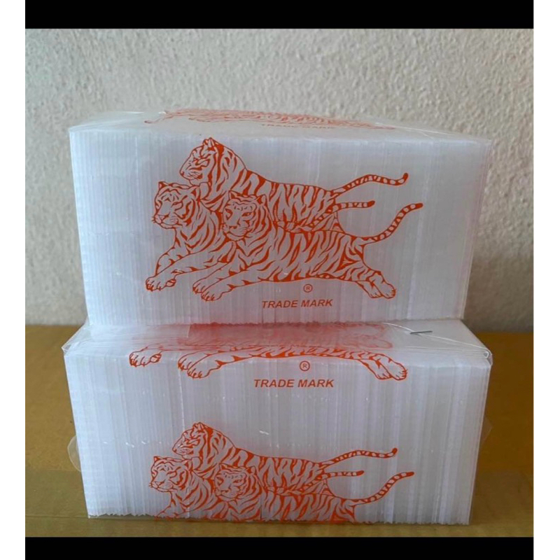 แผ่นเฟรมปักไหมพรม ตราเสือ ทรงสี่เหลี่ยม ขนาด 7x7 ซม 1 ห่อมี 100 แผ่น