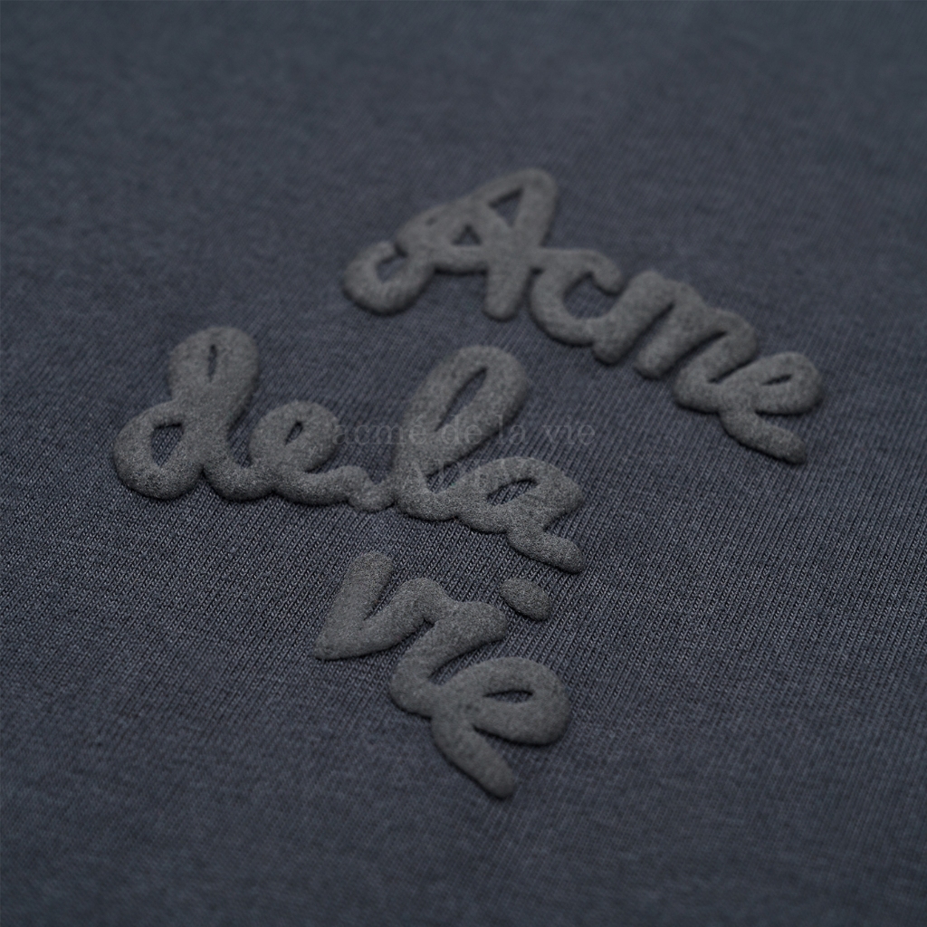 ADLV [acme de la vie] เสื้อยืด Oversize รุ่น Embossing Script Logo Short Sleeve T-Shirt Grey