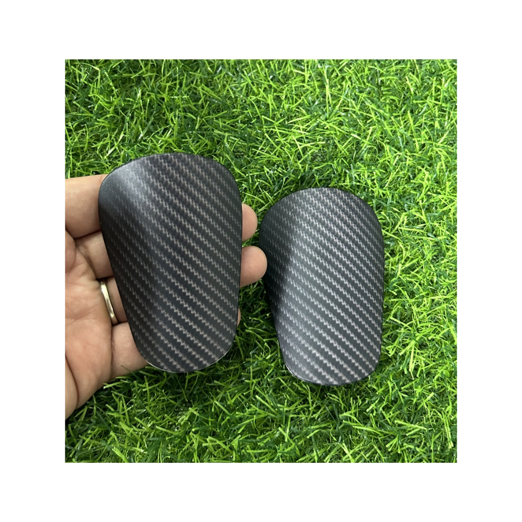 สนับแข้งฟุตบอลจิ๋ว สำหรับเด็กและผู้ใหญ่ แผ่นรองหน้าแข้งขนาดเล็ก Mini Soccer Shin Guards เลียนแบบเคฟล่า
