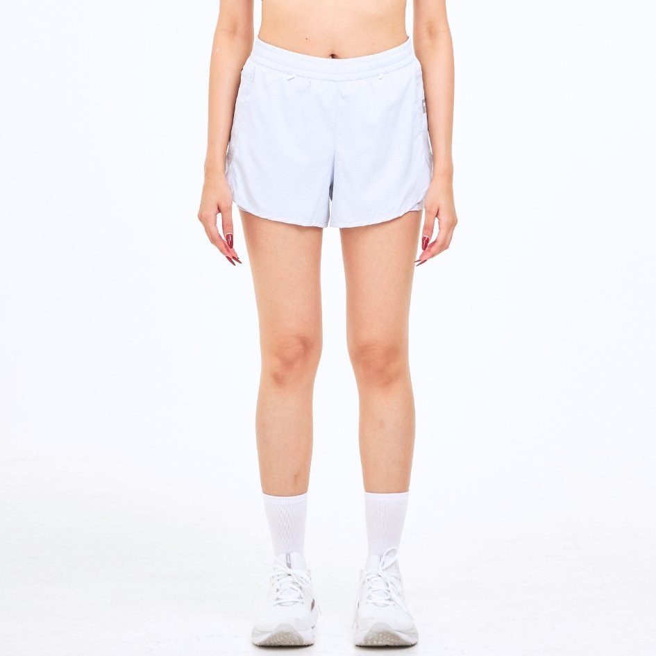 Training Lab Women’s TL 3” Flow+ Shorts (23223G) กางเกงวิ่งรุ่น 3 นิ้วสีขาวเทา