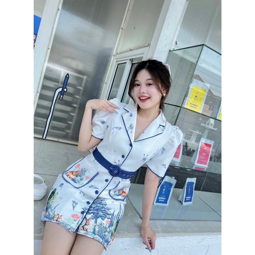 BLT BRAND SP การันตีเสื้อผ้าแบรนด์แท้ ชุดเดรสสีขาวพิมพ์ลายกระดุมหน้ามาพร้อมเข็มขัดสีน้ำเงิน กระเป๋าใช้งานได้จริง
