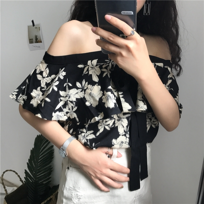 >> พร้อมส่ง << เสื้อปาดไหล่ ผูกริบบิ้นที่คอ