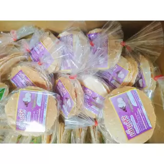 ขนมอัด ตราเพ็ญศิริ 3ชิ้น30บ. **ซื้อครบ15ห่อ125บ.**