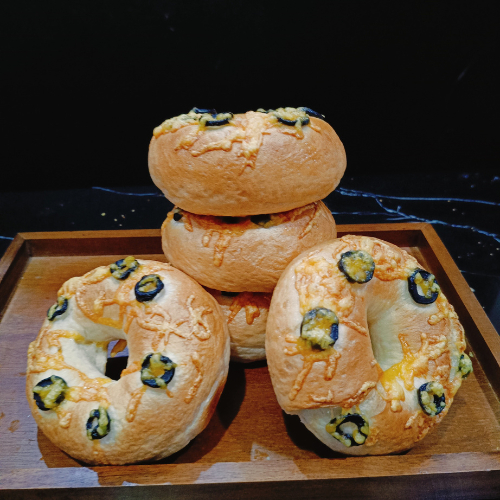 Olive Chesses Bagel ขนมปังเบเกิล Homemade Bagel เนื้อหนึบ 5 ชิ้น ทำใหม่ทุกออเดอร์ พร้อมส่งทุกวัน