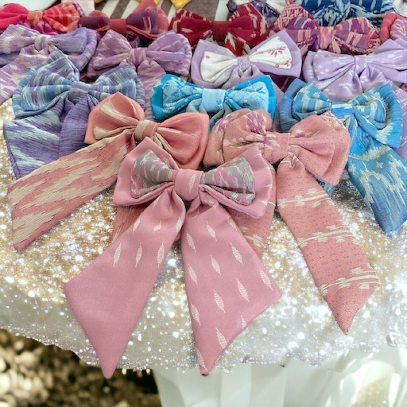 กิ๊บติดผมขนาดใหญ่พิเศษ(โบว์ผ้าทอลายไทย) นักเรียน (ติด”เกสรมุกทุกชิ้นนะคะ) กิ๊บผ้าไทย กิ๊บติดผมผ้าไทย โบว์ลายไทย โบว์ผ้าไ - รูปที่ 3