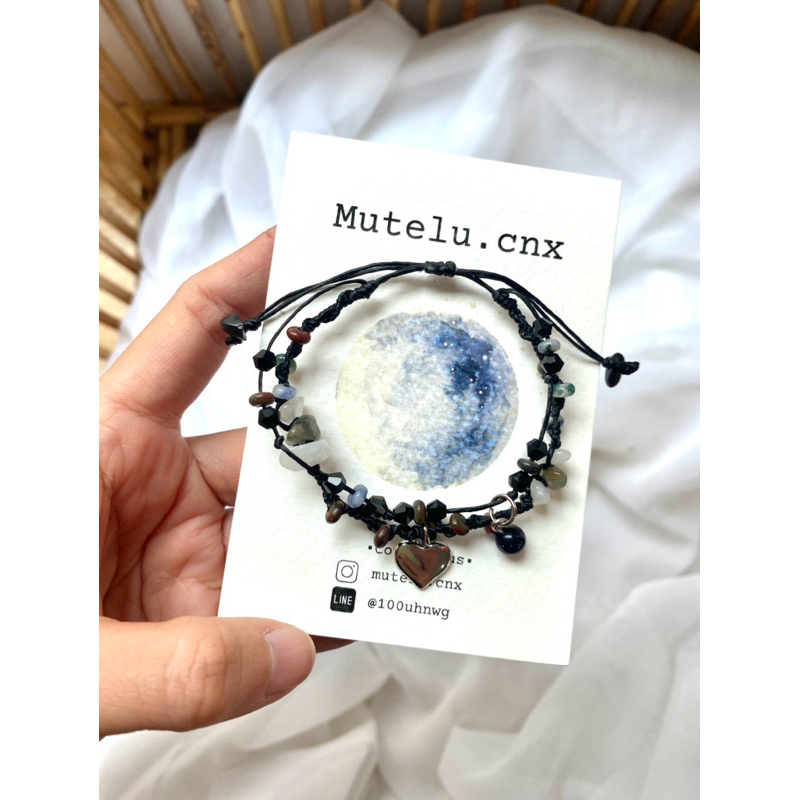 กำไลข้อมือเชือกเทียนถัก handmade (ใกล้)