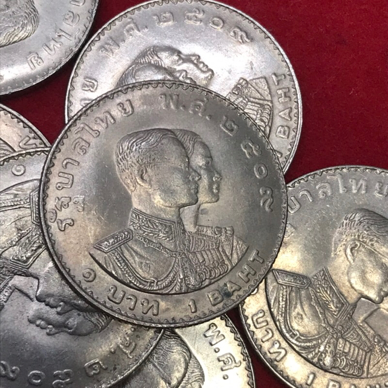 เหรียญสะสม 1 บาท ที่ระลึก กีฬาเอเชียนเกมส์ครั้งที่ 5 ปี 2509 รัชกาลที่ 9 คู่พระราชินี หายากแล้วครับ