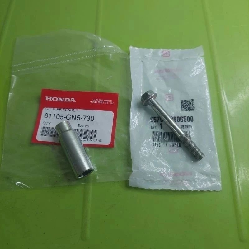 น็อตยึดขาตะกร้าหน้า+บูชรองขาตะกร้าหน้าแท้เบิกศูนย์HONDA/ดรีมคุรุสภา/ดรีมท้ายมล/ราคา160บาทได้(1ชุด)น็อต+บูช